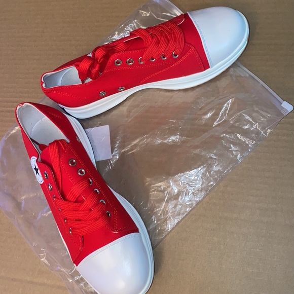 Canvas Chic Me Sneakers - Picture 4 of 8